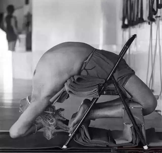 Usage of yoga chair